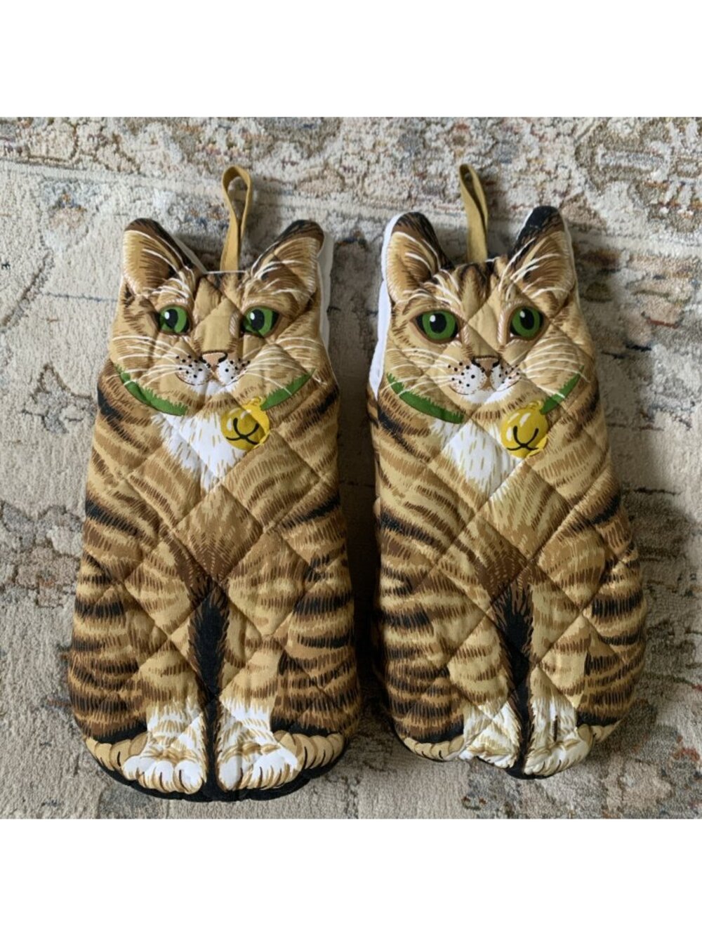 1992 Boston Warehouse Trading Corp Old-Fashioned Kitty Cat Oven Mitts Gloves